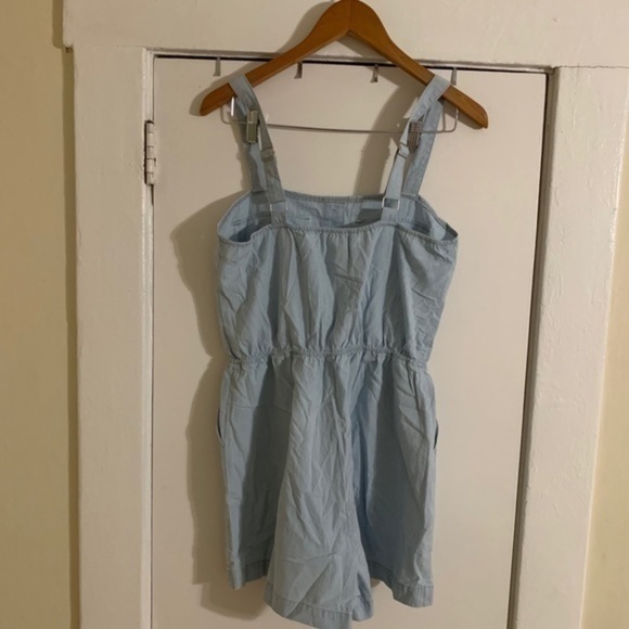 Light Wash Overall Shorts Romper Size Small - Picture 5 of 7